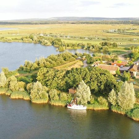 Lakeviews Bed & Breakfast Вэрхэм Экстерьер фото